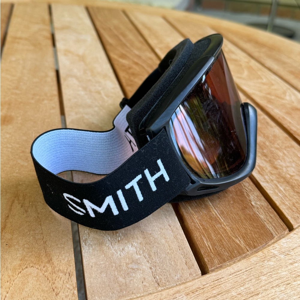 SMITH Black Goggles with Reflective Lens